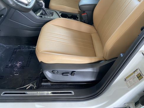 Certified 2023 Volkswagen Tiguan SE R-Line FWD image 13