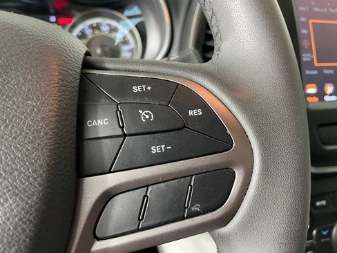 Used 2021 Jeep Cherokee Latitude Plus FWD image 10