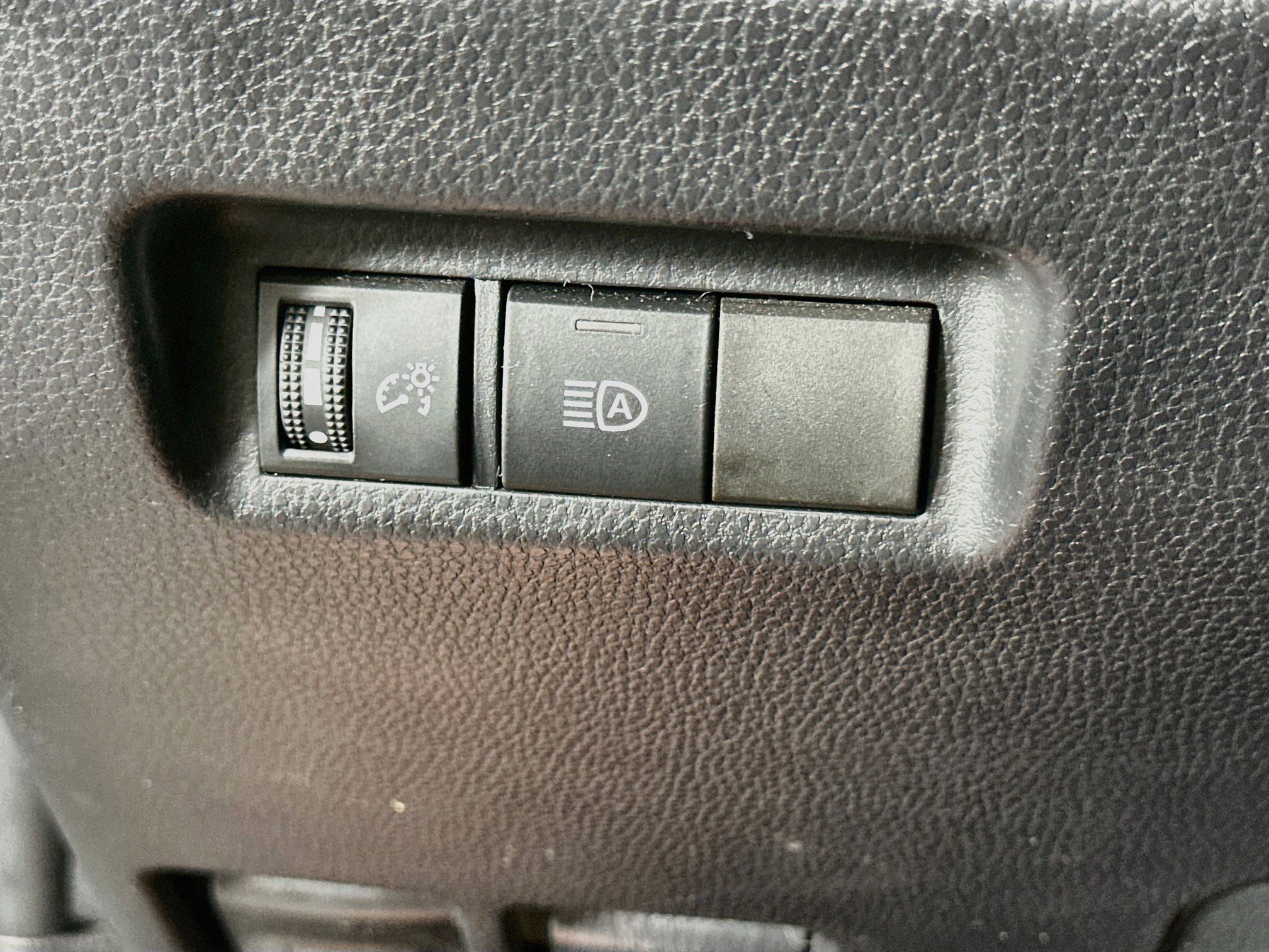 Used 2019 Toyota RAV4 XLE FWD image 17