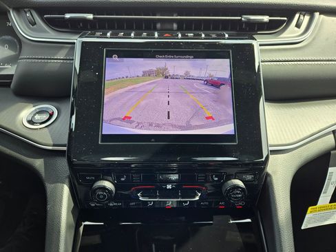 New 2025 Jeep Grand Cherokee Altitude image 31