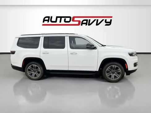 Used 2023 Jeep Wagoneer 4WD w/ Premium Group I image 8