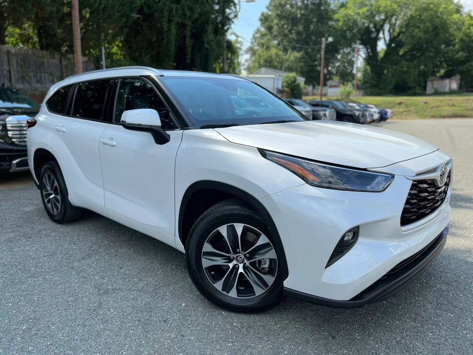 Used 2022 Toyota Highlander XLE FWD image 23
