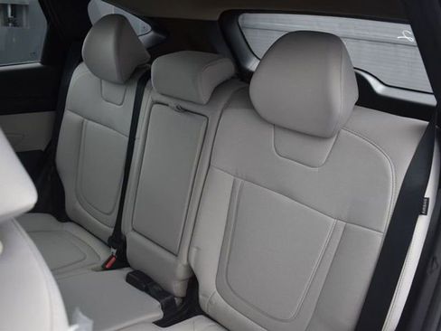 Used 2025 Hyundai Santa Fe Calligraphy w/ Tow & Go Package image 9