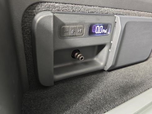 Used 2023 Rivian R1S Adventure AWD/4WD image 30