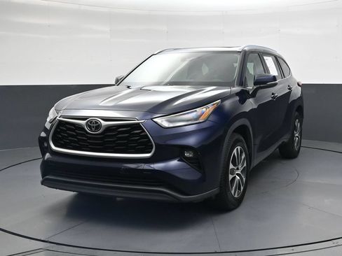 Used 2021 Toyota Highlander XLE FWD image 12