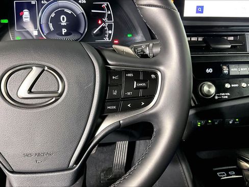 Used 2025 Lexus ES 300h w/ Premium Package image 23