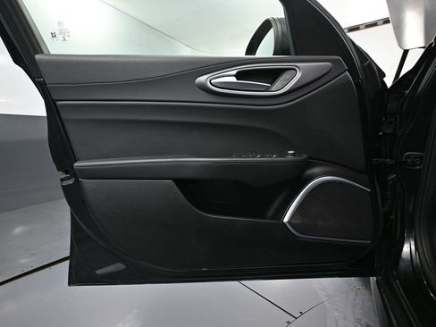 Used 2018 Alfa Romeo Giulia AWD image 20