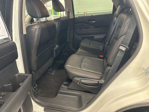 Used 2024 Nissan Pathfinder SL AWD/4WD image 20