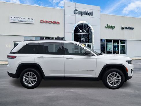 Used 2024 Jeep Grand Cherokee Laredo X AWD/4WD image 2
