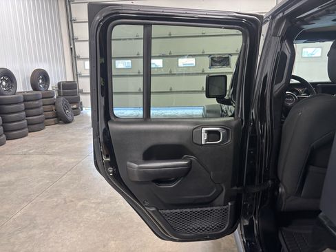 Used 2021 Jeep Wrangler Unlimited Willys image 31