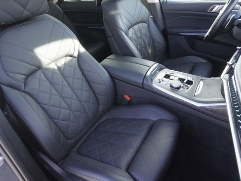 Used 2023 BMW X7 xDrive40i w/ Premium Package image 24