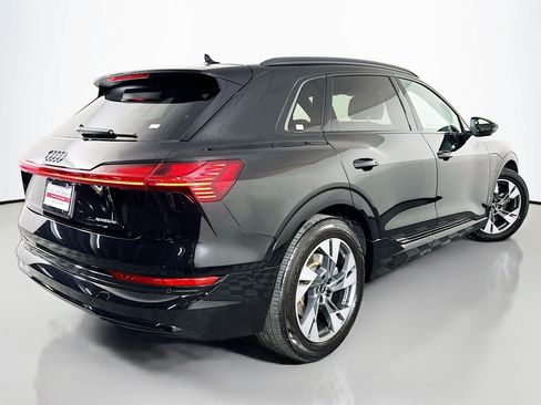 Used 2022 Audi e-tron Premium w/ Convenience Plus Package AWD/4WD image 13
