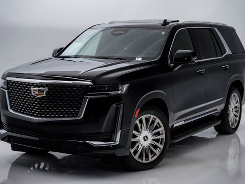 Used 2024 Cadillac Escalade Premium Luxury w/ Performance Package image 3