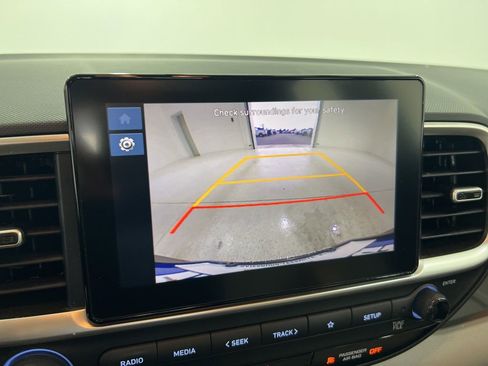 Used 2024 Hyundai Venue SEL image 13