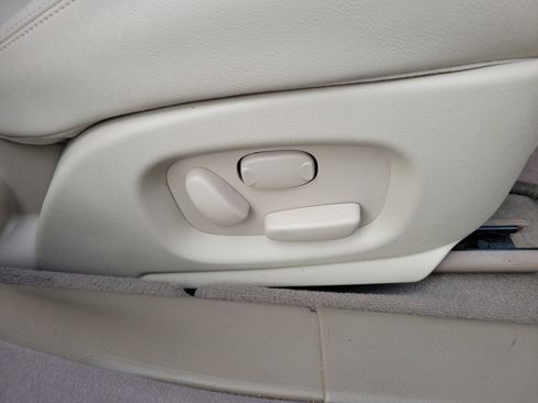 Used 2004 Jaguar XJ8 image 9