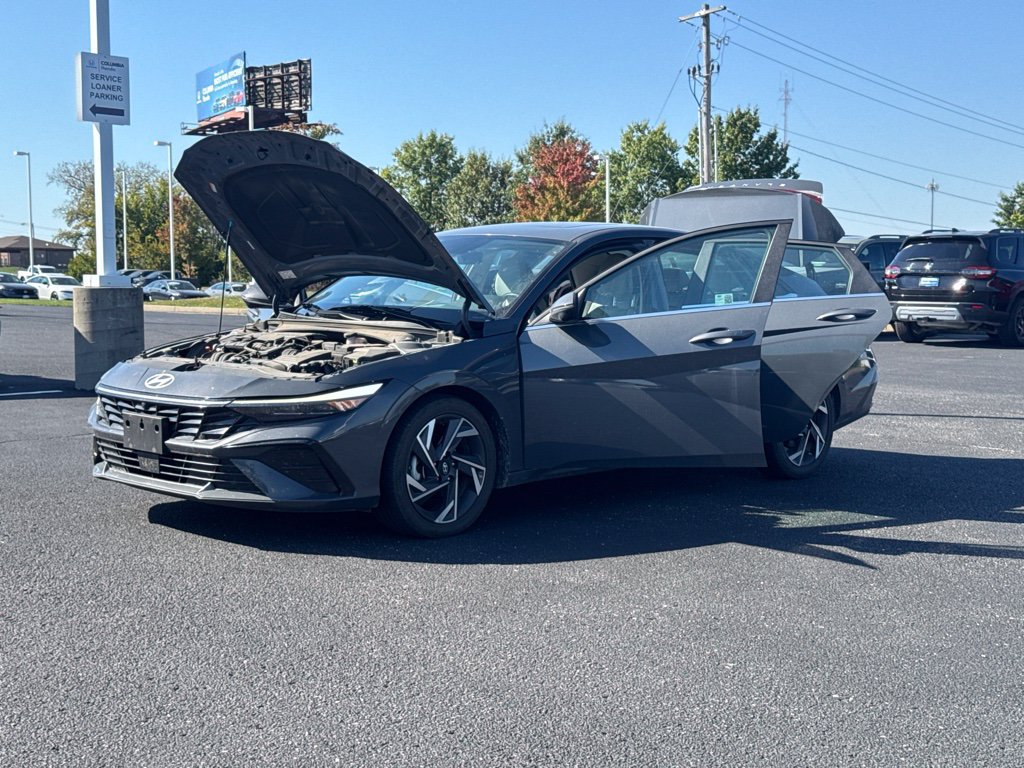 Used 2024 Hyundai Elantra Limited FWD image 17