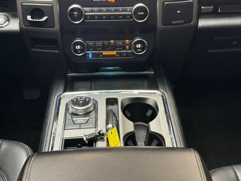 Used 2019 Ford Expedition XLT w/ Equipment Group 202A RWD image 19