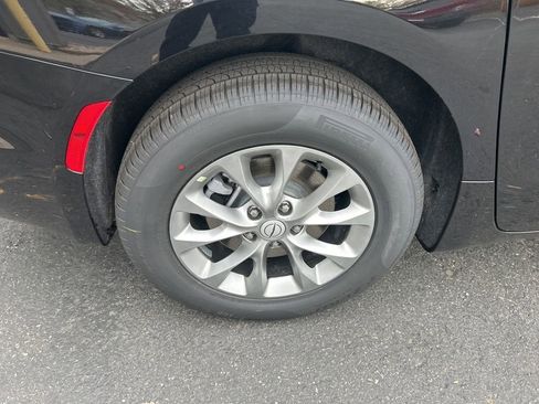 New 2026 Chrysler Pacifica Select image 11