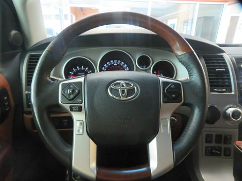 Used 2017 Toyota Sequoia Platinum RWD image 37