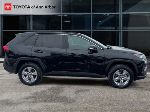 Used 2022 Toyota RAV4 LE image 10