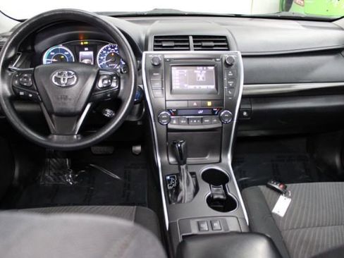 Used 2017 Toyota Camry LE image 2