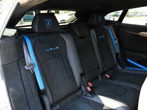 Used 2024 Lamborghini Urus Performante AWD/4WD image 50
