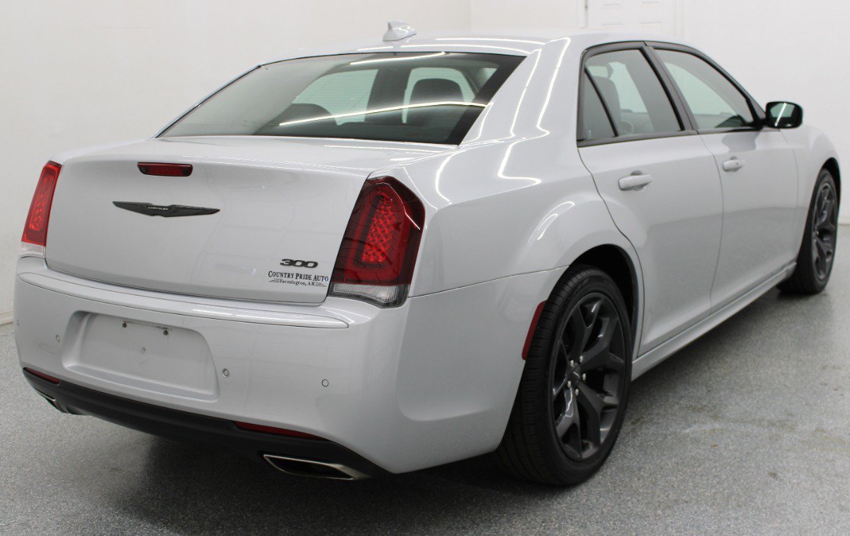 Used 2021 Chrysler 300 Touring L RWD image 5