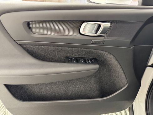 Certified 2025 Volvo XC40 B5 Plus AWD/4WD image 16