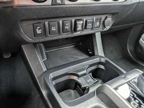 Used 2020 Toyota Tacoma TRD Off-Road image 19