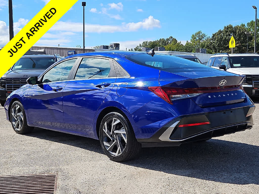 Used 2025 Hyundai Elantra Limited FWD image 6