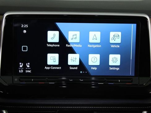 Used 2025 Volkswagen Atlas SE FWD image 8