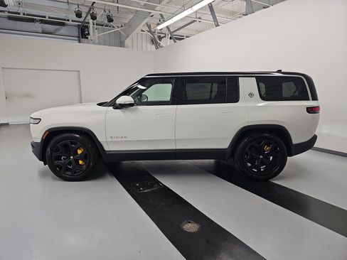 Used 2024 Rivian R1S Adventure image 2