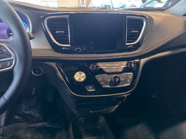 New 2027 Chrysler Pacifica Select AWD/4WD image 23