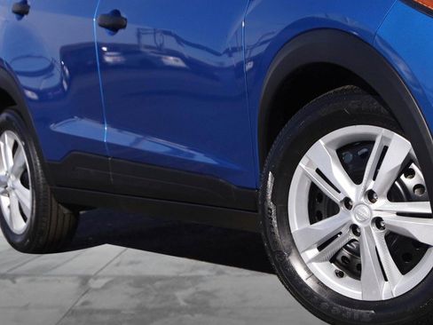 Used 2022 Nissan Kicks S image 3