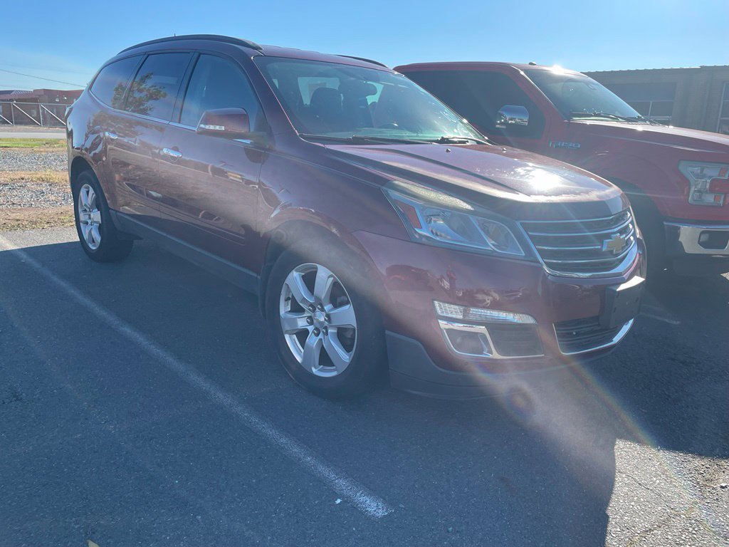 Used 2017 Chevrolet Traverse LT w/ Style and Technology Package AWD/4WD image 2