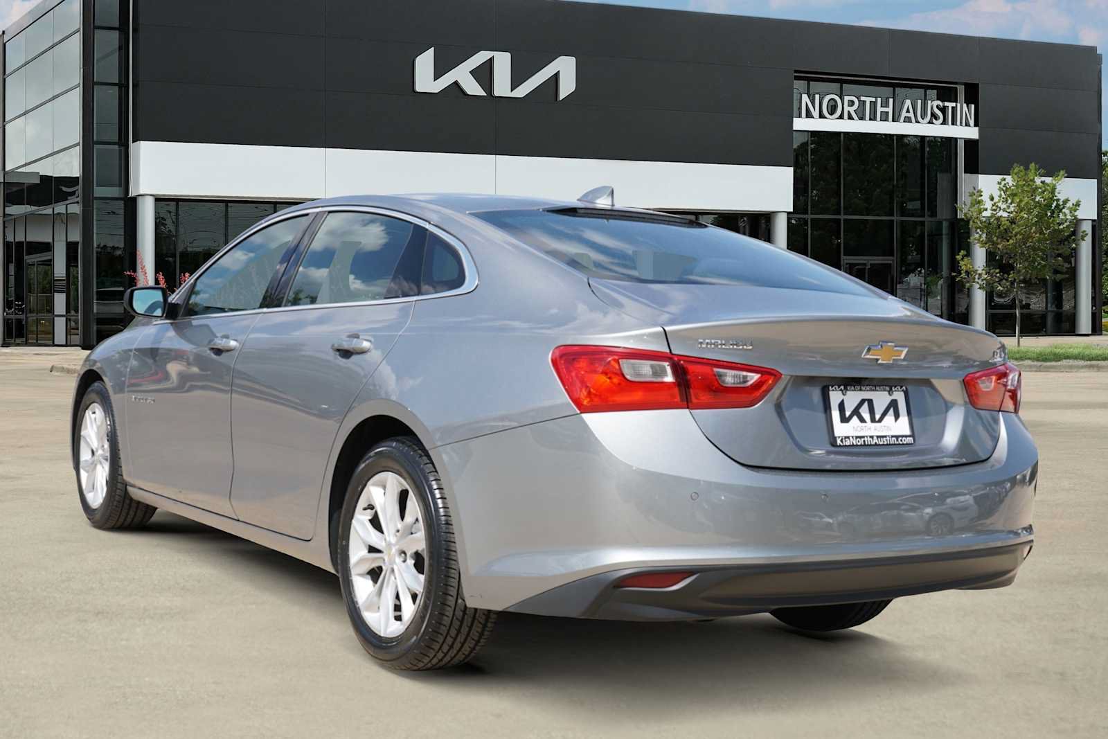 Used 2025 Chevrolet Malibu LT FWD image 4