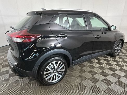 Used 2023 Nissan Kicks SV FWD image 3