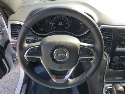 Used 2018 Jeep Grand Cherokee Limited image 21