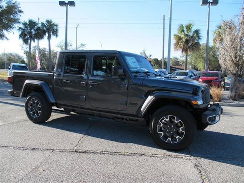 New 2026 Jeep Gladiator Sahara image 2