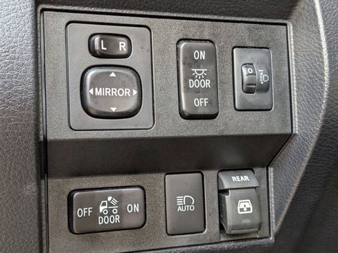 Used 2018 Toyota Tundra SR5 w/ SR5 Upgrade Package image 12