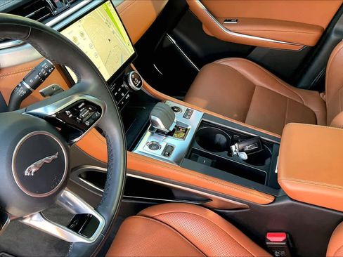 Used 2024 Jaguar F-PACE R-Dynamic S image 17