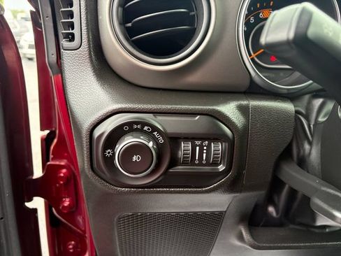 Used 2022 Jeep Wrangler Unlimited Sport AWD/4WD image 19