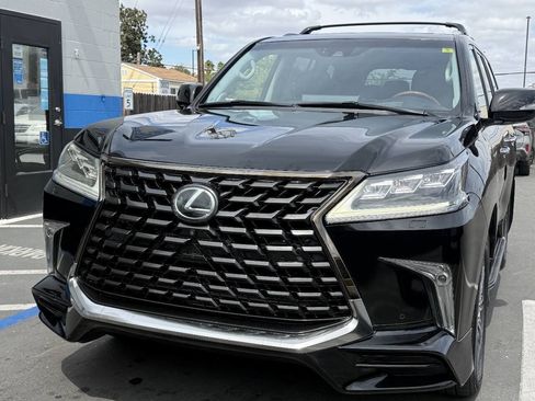 Used 2017 Lexus LX 570 4WD w/ Luxury Package image 30