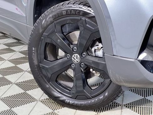 Used 2025 Volkswagen Taos SEL image 10