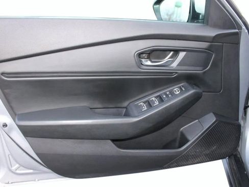 Used 2023 Honda Accord EX image 10