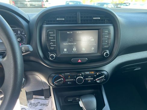 Used 2021 Kia Soul LX image 19