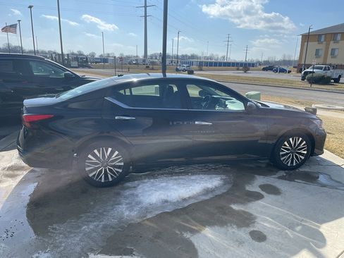 Used 2024 Nissan Altima 2.5 SV image 6