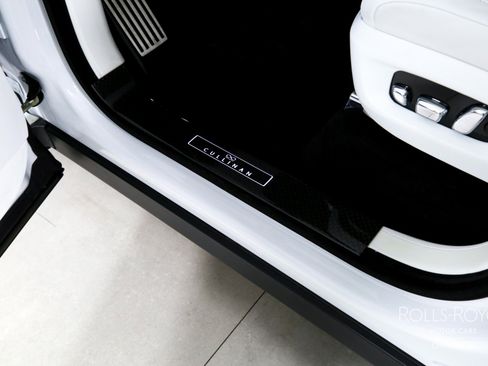 Used 2023 Rolls-Royce Cullinan Black Badge w/ Driver's Package image 16