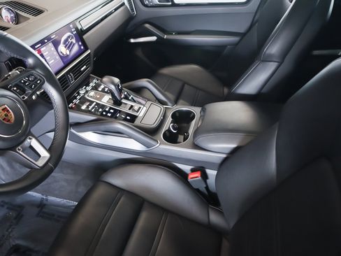 Certified 2022 Porsche Cayenne Turbo image 19