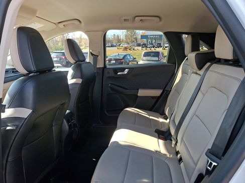 Used 2020 Ford Escape Titanium image 10